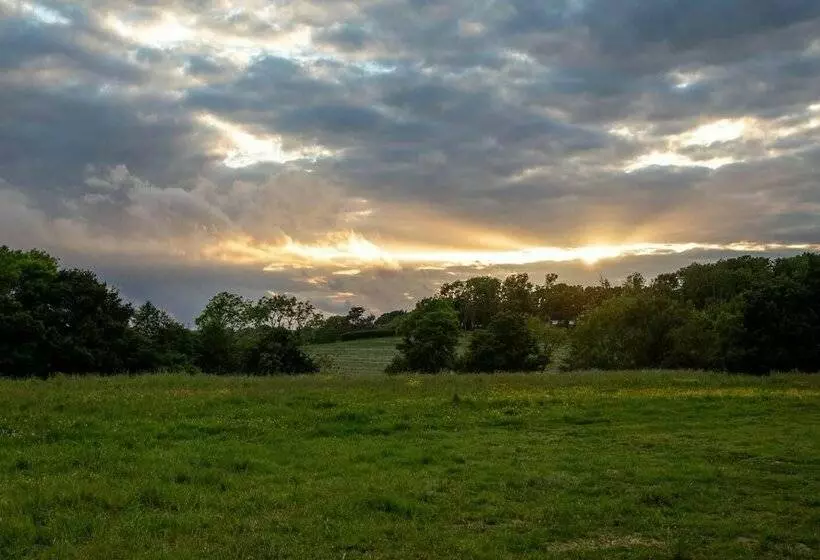 Hotelli Awe Inspiring Two Storey Tent