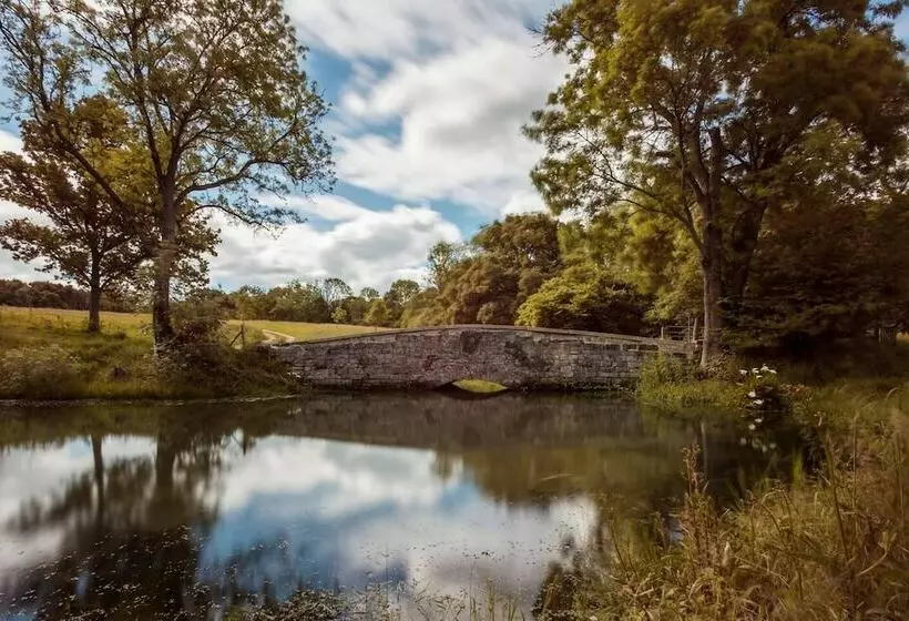 Hotelli Awe Inspiring Two Storey Tent