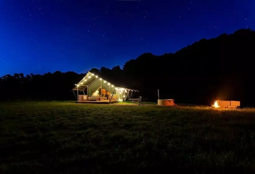 Hotelli Awe Inspiring Two Storey Tent