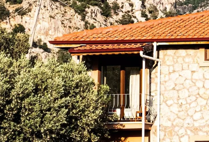 Hotelli Casa Di Pietra