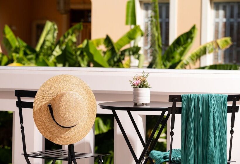 בית מלון כפרי Epoch House & The Orange Shop   Adults Only