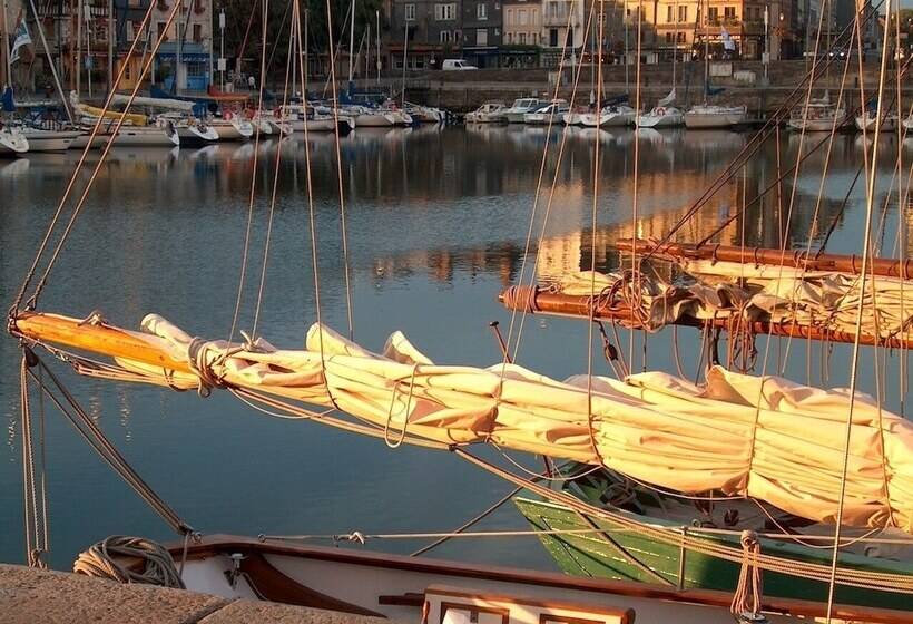 Hotel Spa Piscine Le Petit Castel