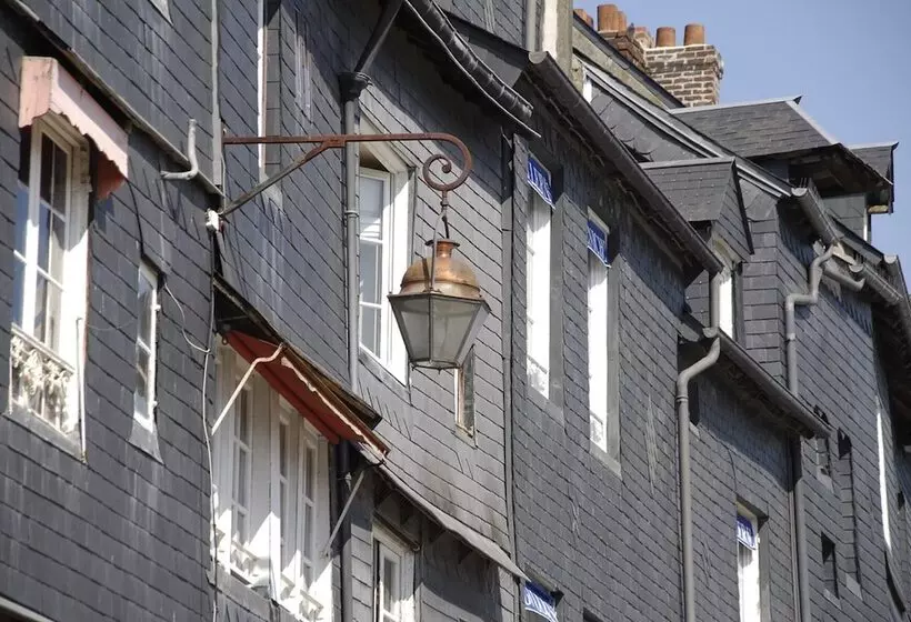 Hotelli Spa Piscine Le Petit Castel