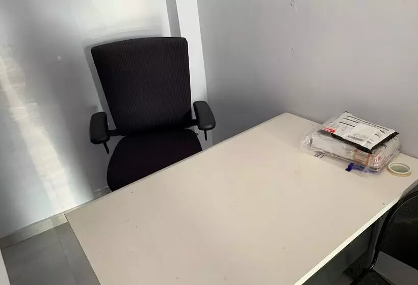 ホテル Spot On 91343 Kartika Guest House Syariah