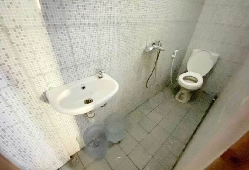 فندق Spot On 91343 Kartika Guest House Syariah