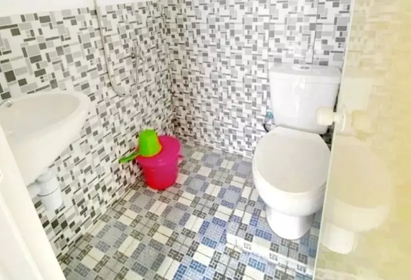 ホテル Spot On 91343 Kartika Guest House Syariah