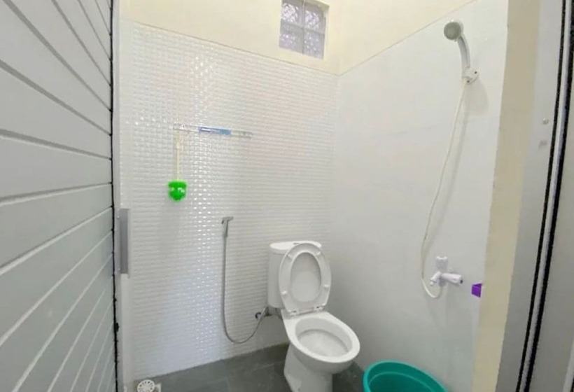 فندق Spot On 91343 Kartika Guest House Syariah