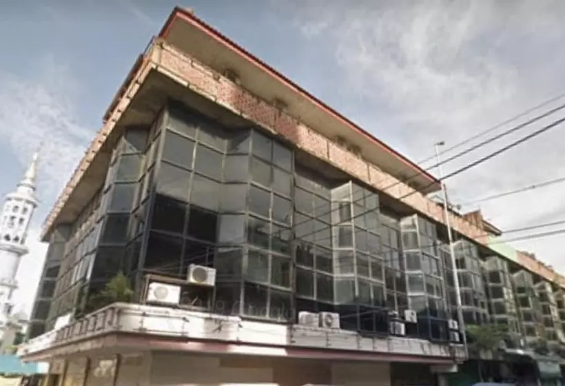 ホテル Spot On 91343 Kartika Guest House Syariah