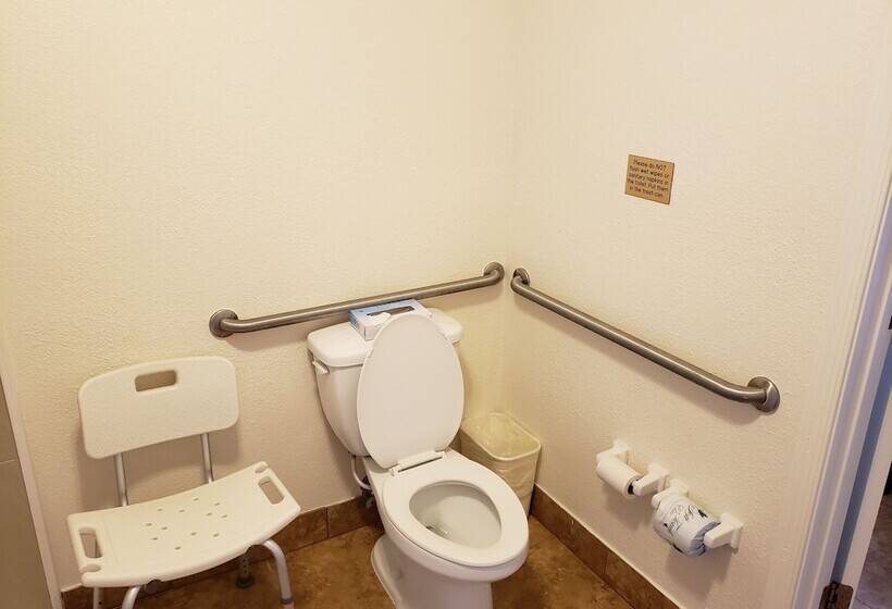 فندق على الطريق Oceanfront Inn And Suites