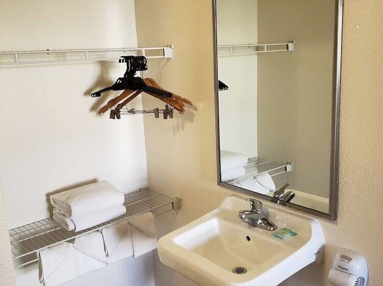 فندق على الطريق Oceanfront Inn And Suites