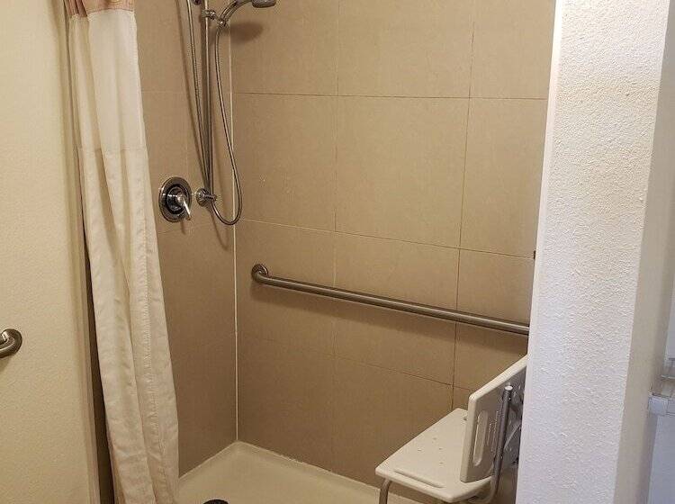 فندق على الطريق Oceanfront Inn And Suites