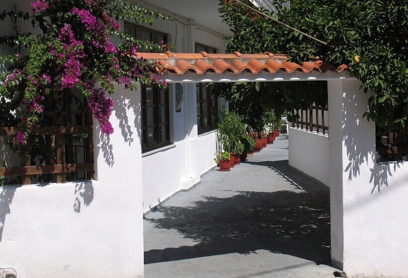 پانسیون Julieta S House