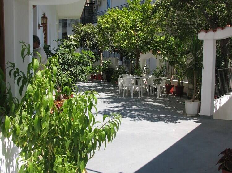 پانسیون Julieta S House