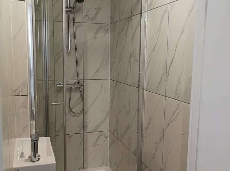 إقامة Bluewater House   Immaculate 4 Bed In Greenhithe