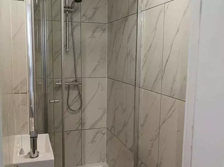 レジデンス Bluewater House   Immaculate 4 Bed In Greenhithe