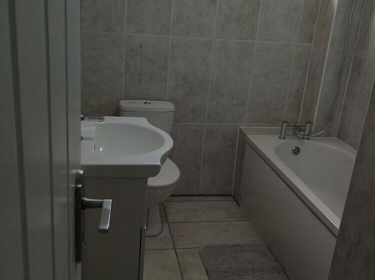 إقامة Bluewater House   Immaculate 4 Bed In Greenhithe