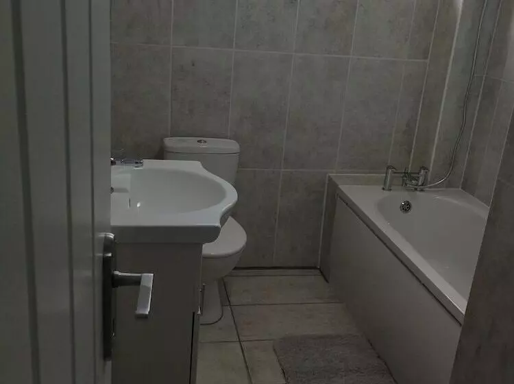 レジデンス Bluewater House   Immaculate 4 Bed In Greenhithe