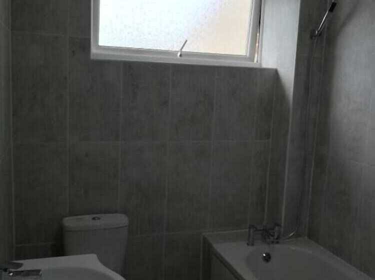 إقامة Bluewater House   Immaculate 4 Bed In Greenhithe