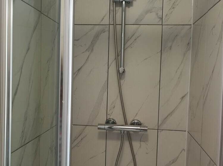 إقامة Bluewater House   Immaculate 4 Bed In Greenhithe