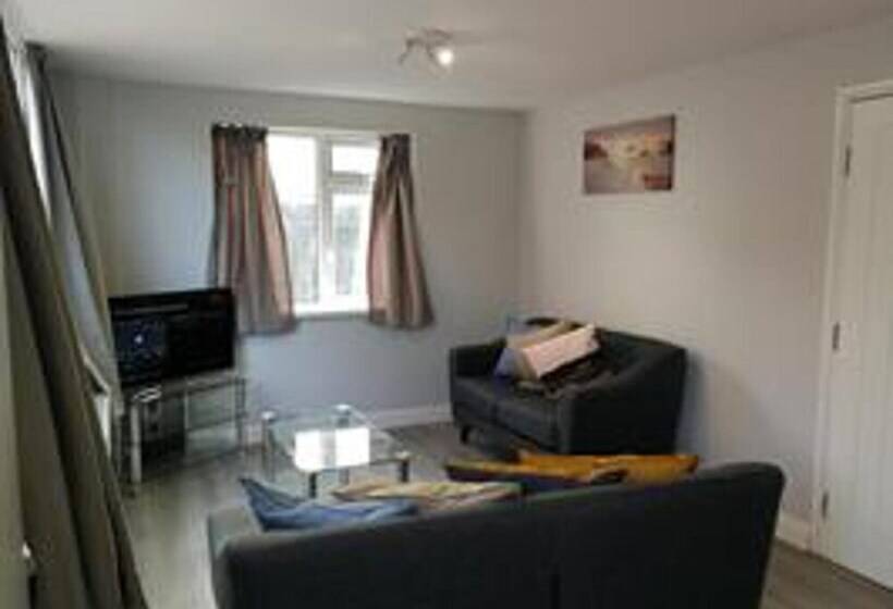 إقامة Bluewater House   Immaculate 4 Bed In Greenhithe