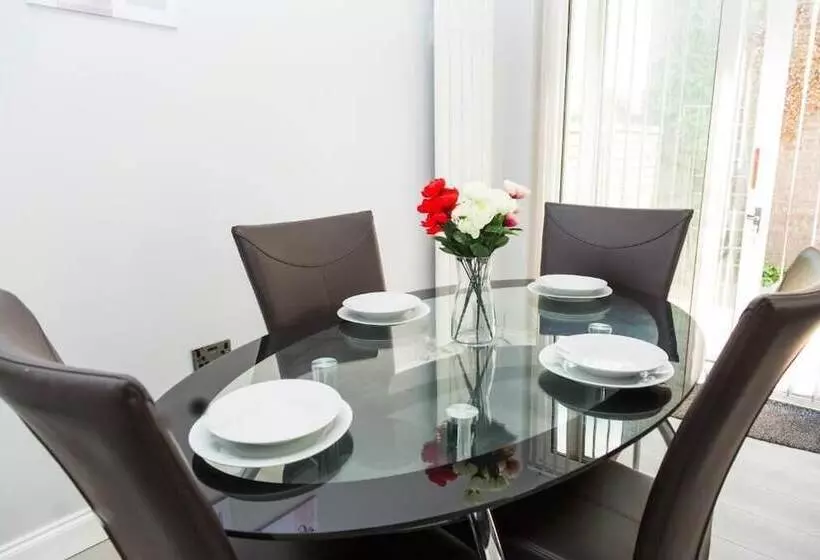 レジデンス Bluewater House   Immaculate 4 Bed In Greenhithe