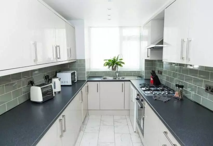 レジデンス Bluewater House   Immaculate 4 Bed In Greenhithe