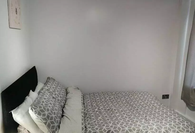 レジデンス Bluewater House   Immaculate 4 Bed In Greenhithe