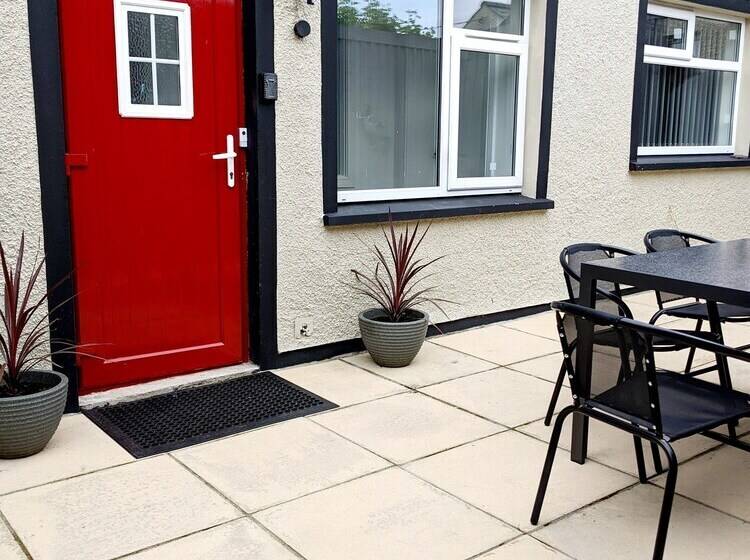 إقامة Forest View Impeccable Two Bedroom House