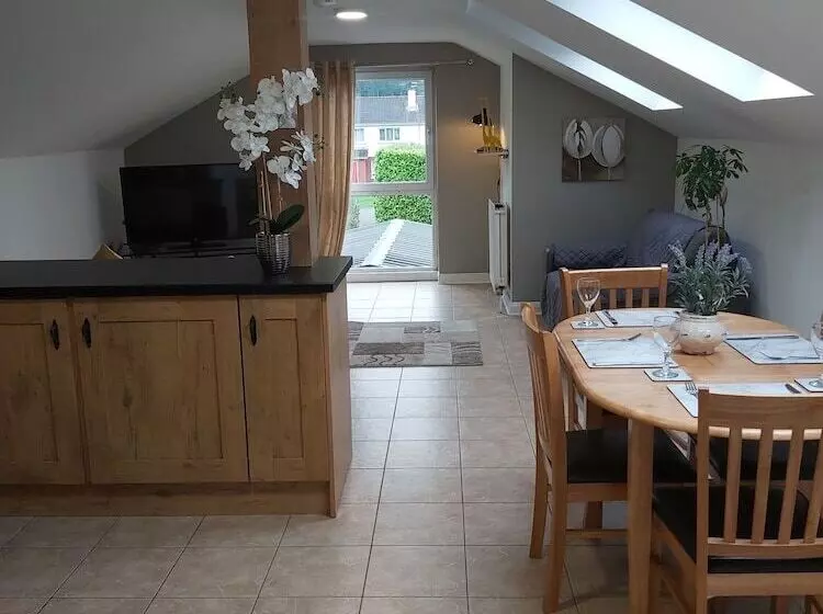 レジデンス Forest View Impeccable Two Bedroom House