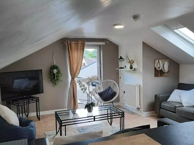 レジデンス Forest View Impeccable Two Bedroom House