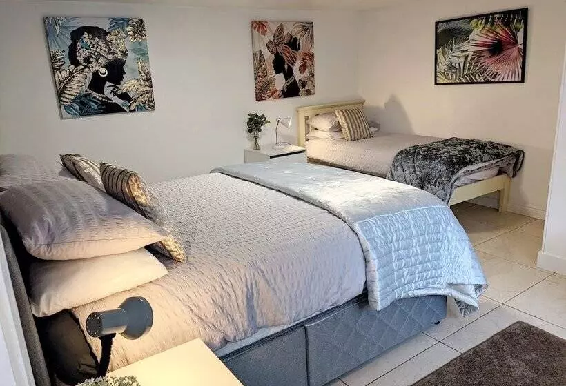 レジデンス Forest View Impeccable Two Bedroom House