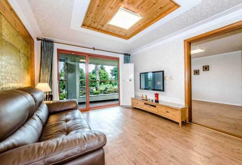 Seogwipo Jungmun Happy Sketch Pension