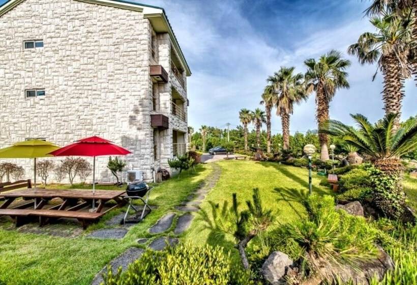 Seogwipo Jungmun Happy Sketch Pension