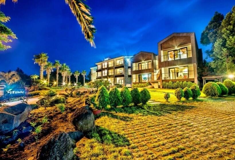 Seogwipo Jungmun Happy Sketch Pension