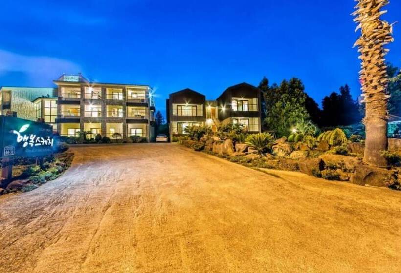 Seogwipo Jungmun Happy Sketch Pension