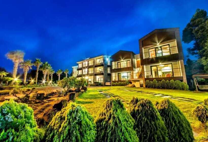 Seogwipo Jungmun Happy Sketch Pension