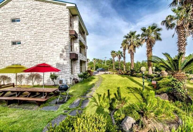 Seogwipo Jungmun Happy Sketch Pension