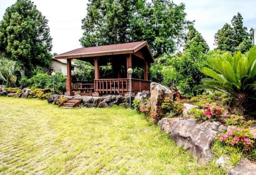 Seogwipo Jungmun Happy Sketch Pension