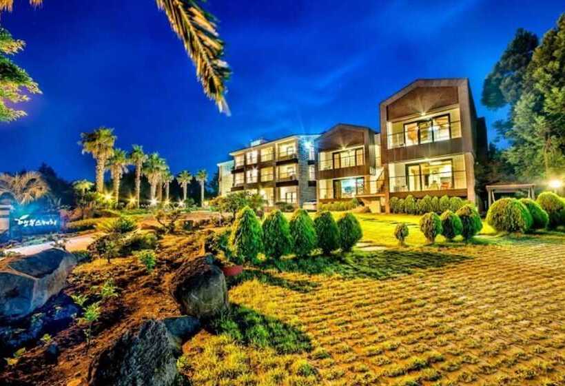 Seogwipo Jungmun Happy Sketch Pension