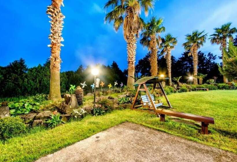 Seogwipo Jungmun Happy Sketch Pension