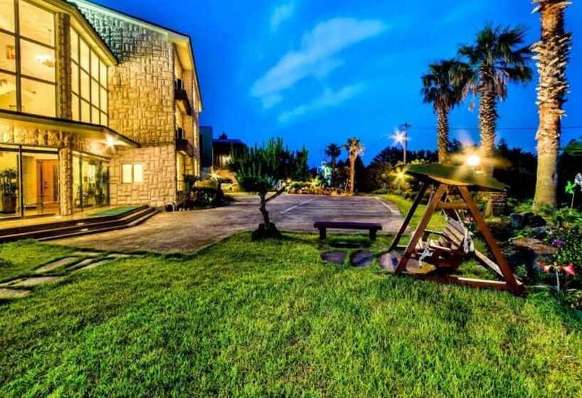 Seogwipo Jungmun Happy Sketch Pension