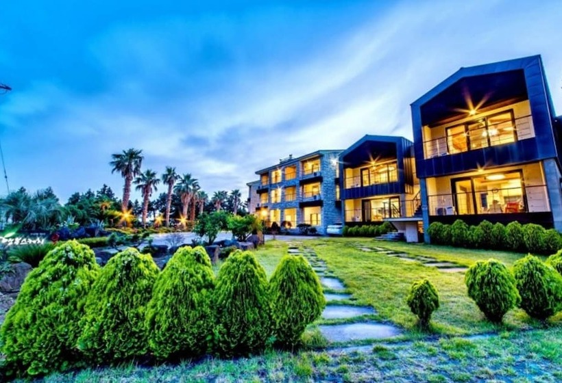 Seogwipo Jungmun Happy Sketch Pension