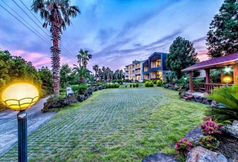 Seogwipo Jungmun Happy Sketch Pension