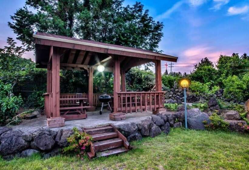 Seogwipo Jungmun Happy Sketch Pension