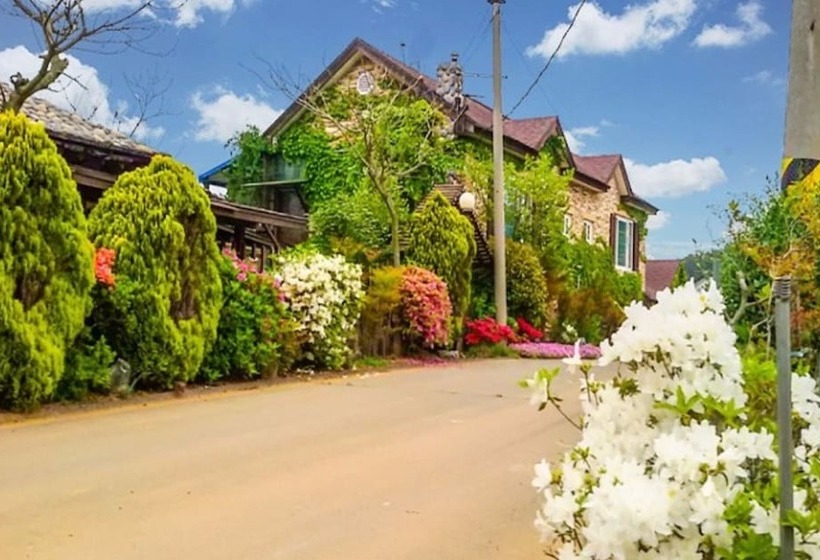 Taean Yetjip Hwangtobang Pension