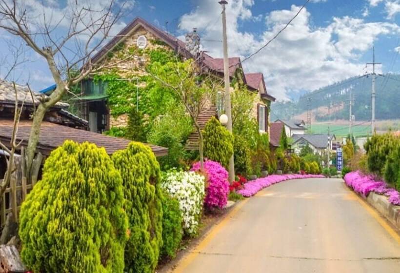 Taean Yetjip Hwangtobang Pension