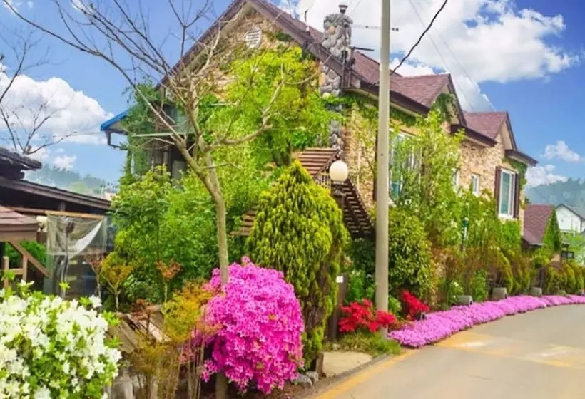 Taean Yetjip Hwangtobang Pension