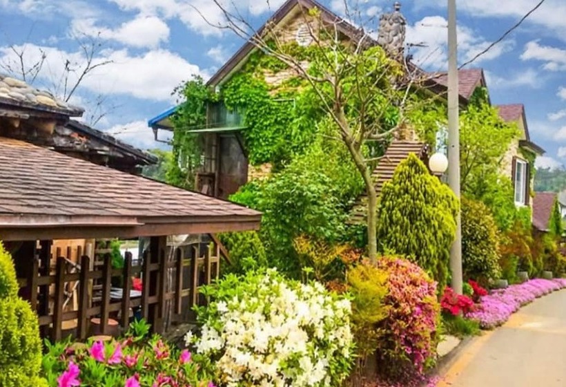 Taean Yetjip Hwangtobang Pension