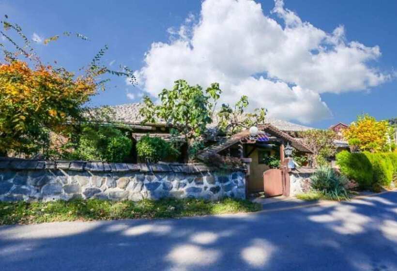 Taean Yetjip Hwangtobang Pension