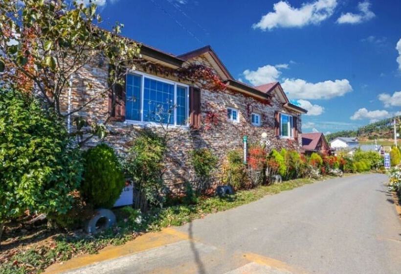 Taean Yetjip Hwangtobang Pension